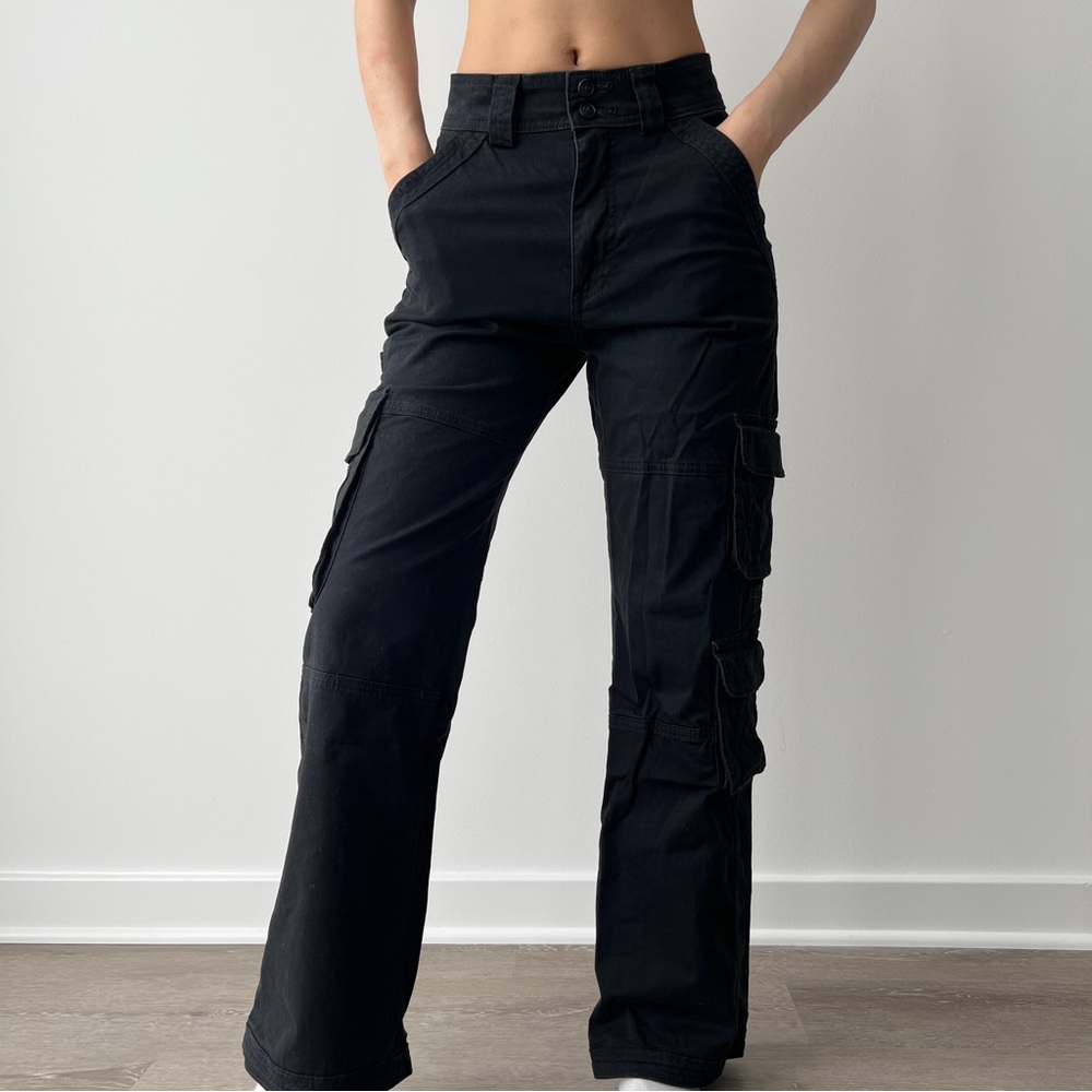 Abercrombie & Fitch Relaxed Cargo Pants High Rise Relaxed Fit Black 24 Short
